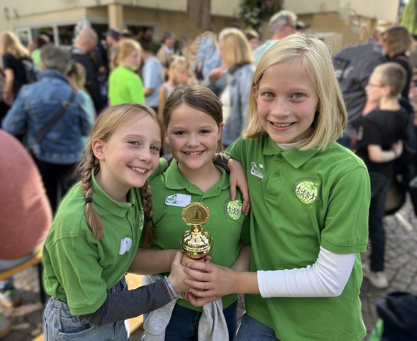 Klasse 4b gewinnt das „Pommes-satt-Essen“ auf dem Ärappelfest